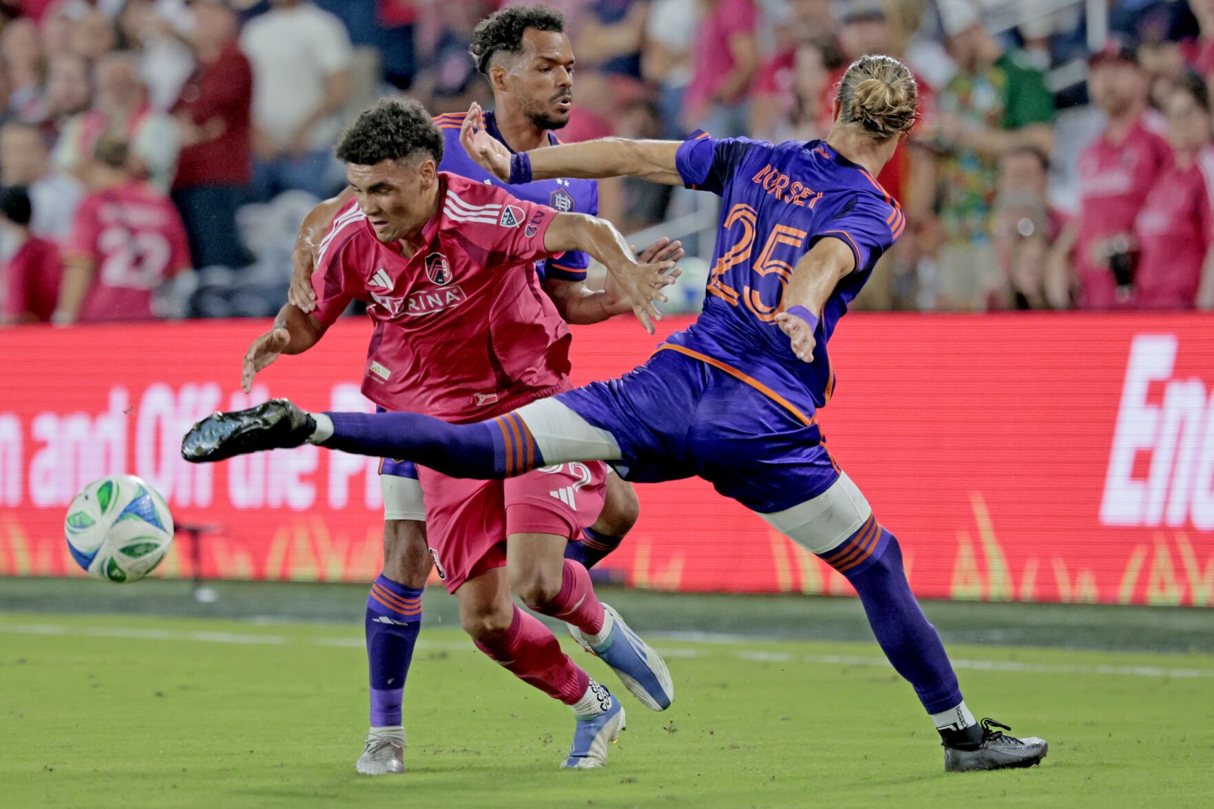 Late rally not enough as 51黑料 City SC falls to Houston 3-2